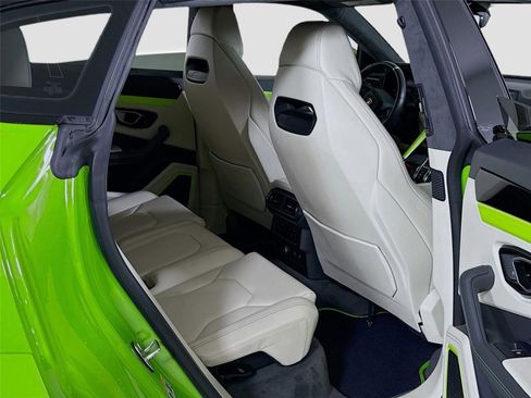 Used 2022 Lamborghini Urus image 31