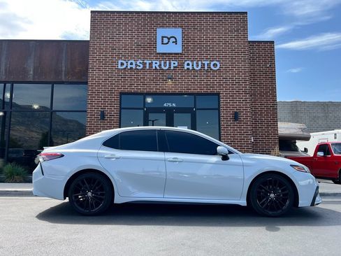 Used 2022 Toyota Camry XSE FWD image 7