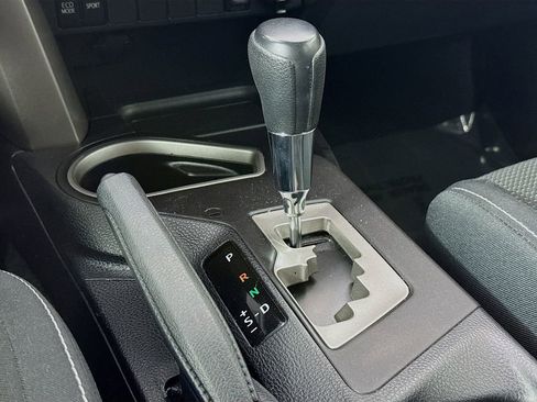 Used 2018 Toyota RAV4 XLE AWD/4WD image 27