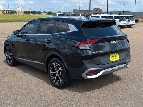 Used 2023 Kia Sportage EX FWD image 3