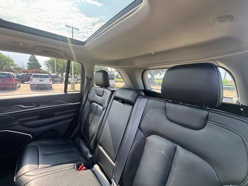 Used 2024 Jeep Grand Cherokee Limited AWD/4WD image 7