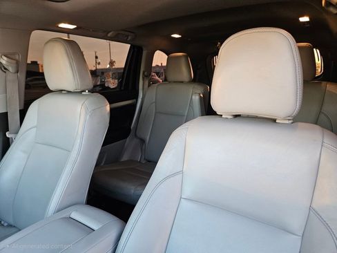 Used 2018 Toyota Highlander XLE image 9