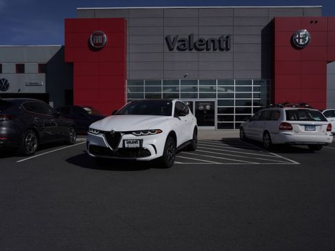 Certified 2024 Alfa Romeo Tonale Ti w/ Active Assist Package image 1