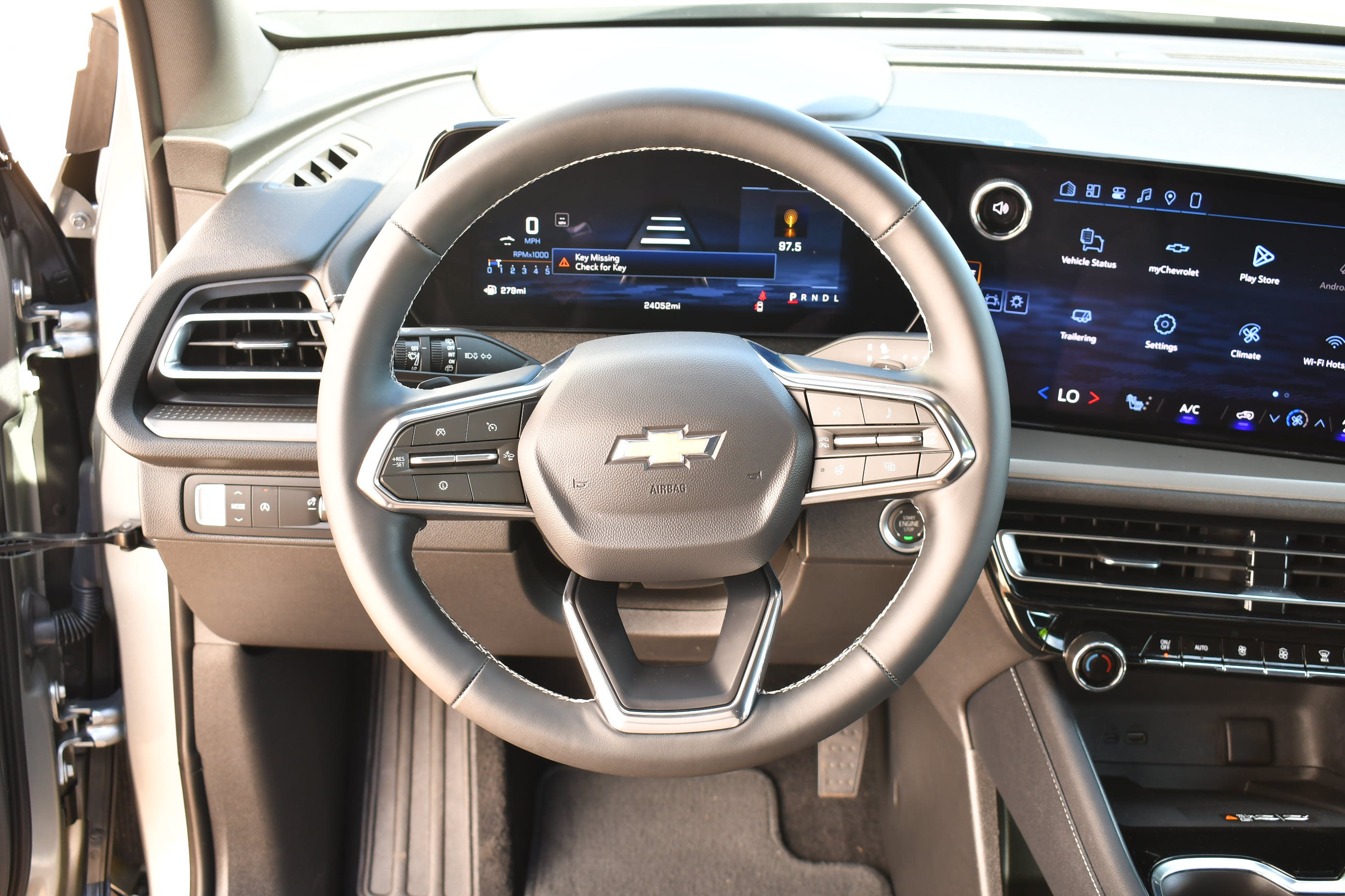 Used 2026 Chevrolet Traverse LT w/ Driver Confidence Package FWD image 7