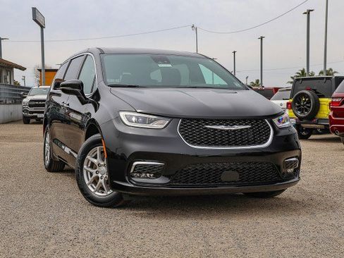 Used 2026 Chrysler Pacifica Select FWD image 1