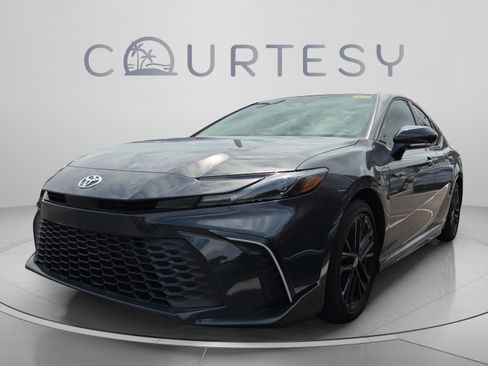 Used 2026 Toyota Camry SE FWD image 1