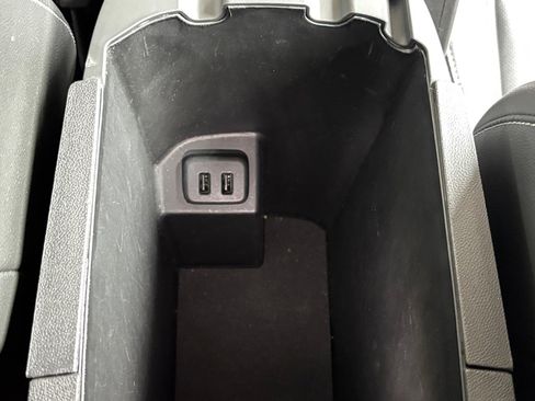 Used 2024 GMC Terrain SLT AWD/4WD image 32