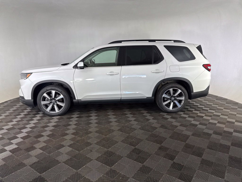 Certified 2025 Honda Pilot Touring image 10