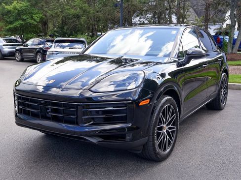 Certified 2025 Porsche Cayenne AWD/4WD image 1