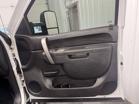Used 2011 Chevrolet Silverado 2500 LT AWD/4WD image 12