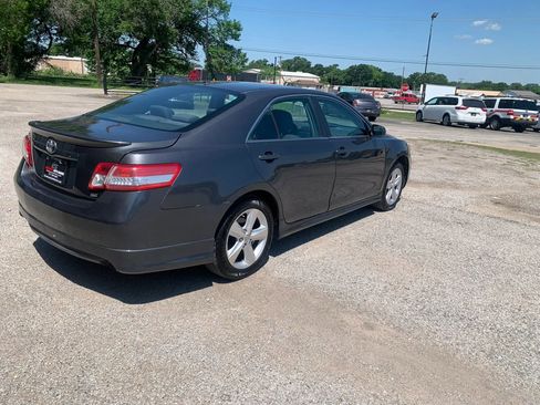Used 2011 Toyota Camry SE w/ SE Extra-Value Pkg #1 FWD image 6