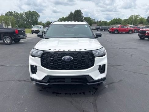 Used 2025 Ford Explorer ST-Line AWD/4WD image 3