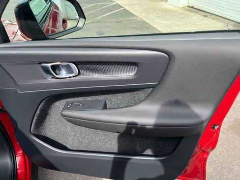 Used 2019 Volvo XC40 T5 R-Design image 20