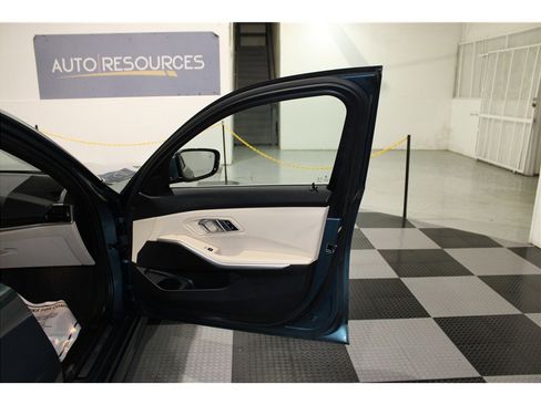 Used 2019 BMW 330i Sedan w/ Convenience Package image 25
