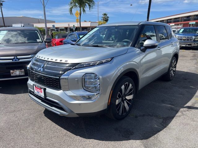Used 2025 Mitsubishi Outlander SE AWD/4WD image 3