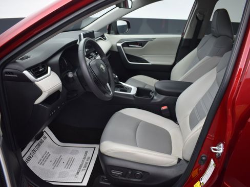 Used 2023 Toyota RAV4 XLE Premium image 14