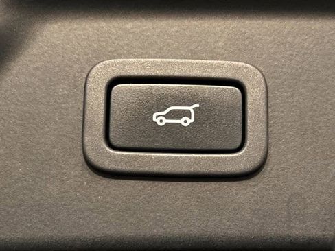 Used 2018 Land Rover Range Rover Velar R-Dynamic HSE image 27