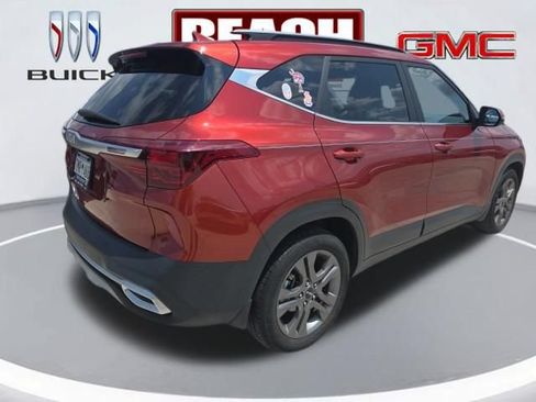 Used 2023 Kia Seltos S w/ Navigation Package FWD image 2