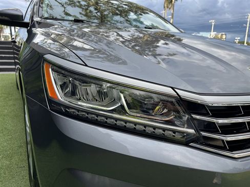 Used 2017 Volkswagen Passat 1.8T SE w/ SE Lighting Package image 9