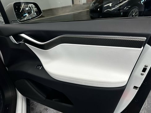 Used 2017 Tesla Model X 75D image 18