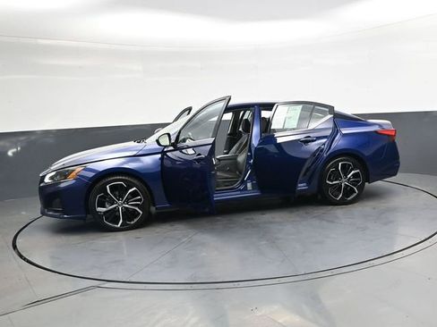 Used 2024 Nissan Altima 2.5 SR FWD image 41