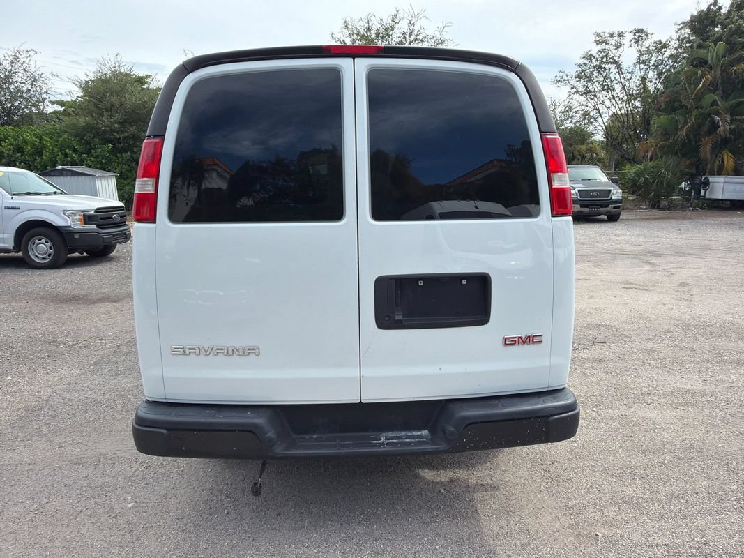 Used 2023 GMC Savana 3500 w/ Driver Convenience Package RWD image 4