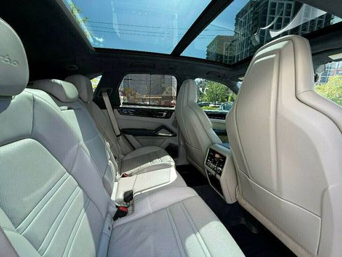 Used 2019 Porsche Cayenne Turbo image 7