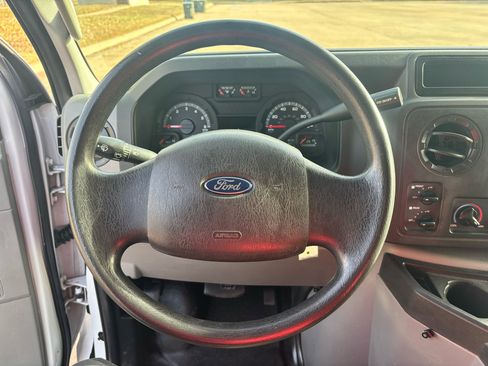 Used 2014 Ford E-150 and Econoline 150 Extended w/ Power Group image 16