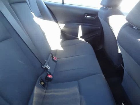 Used 2021 Toyota Corolla LE image 10