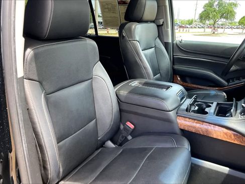 Used 2016 Chevrolet Suburban LTZ RWD image 12