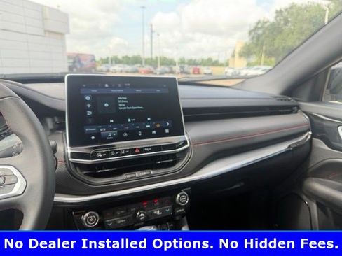 Used 2025 Jeep Compass Trailhawk AWD/4WD image 8
