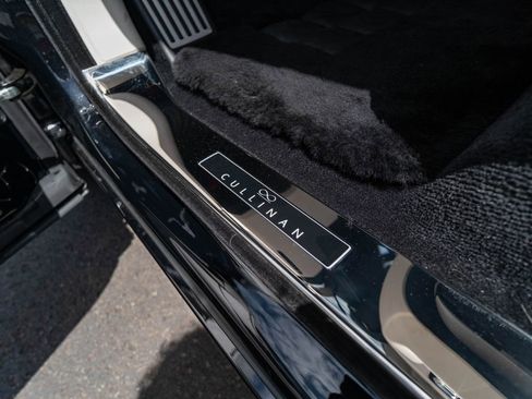 Used 2025 Rolls-Royce Cullinan Black Badge AWD/4WD image 9