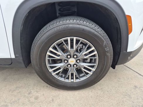Used 2025 Chevrolet Traverse LT FWD image 10