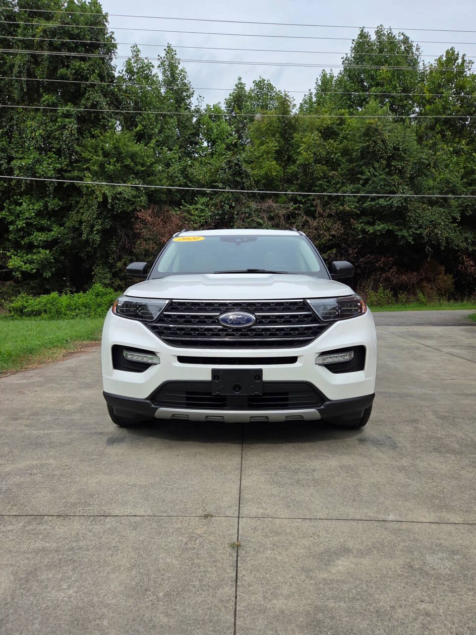 Used 2021 Ford Explorer XLT w/ Equipment Group 202A RWD image 2