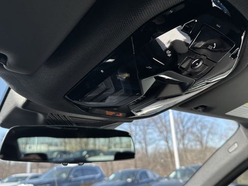 Used 2025 BMW 530i xDrive 530i xDrive w/ Premium Package image 28