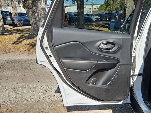 Used 2019 Jeep Cherokee Trailhawk w/ Trailer Tow Group image 13