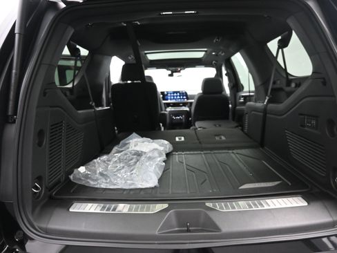New 2026 Chevrolet Suburban Premier w/ Sun And Tow Package AWD/4WD image 19