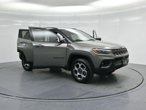 Used 2022 Jeep Compass Trailhawk w/ Trailhawk Elite Group image 32