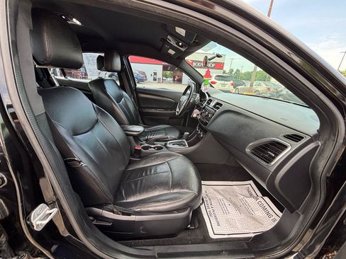 Used 2013 Chrysler 200 Touring FWD image 10