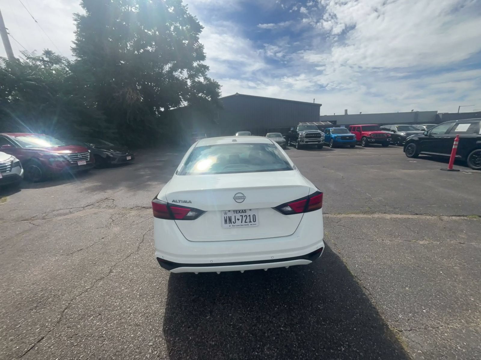 Used 2025 Nissan Altima 2.5 SV FWD image 12