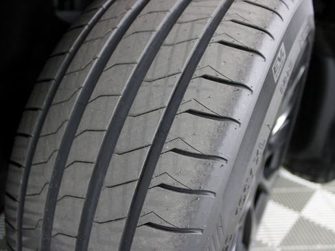 Used 2020 Tesla Model Y Long Range image 36