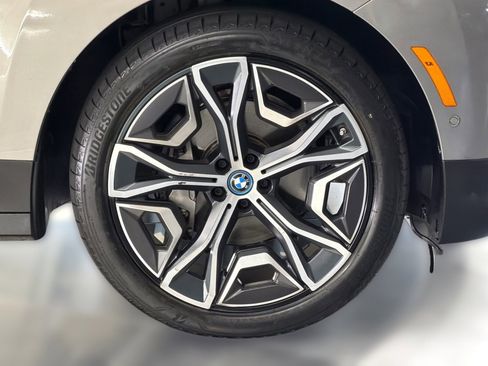 Used 2024 BMW iX xDrive50 AWD/4WD image 12