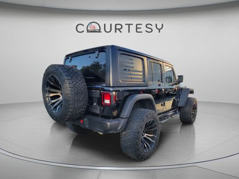 Used 2023 Jeep Wrangler Unlimited Rubicon AWD/4WD image 3