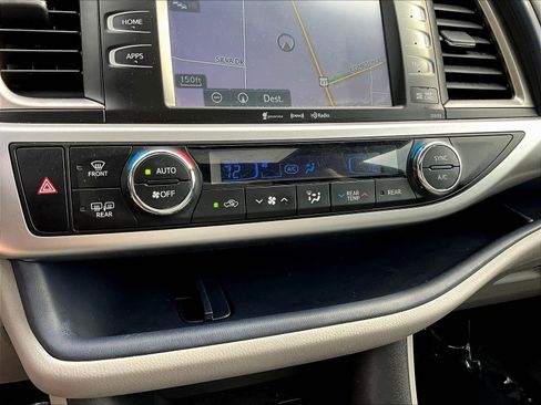 Used 2016 Toyota Highlander XLE FWD image 15
