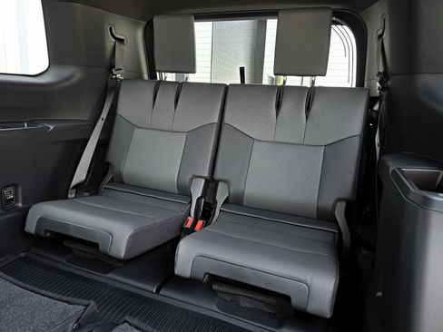 Used 2024 Lexus GX 550 w/ Accessory Package (2T) AWD/4WD image 13