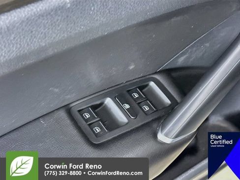 Used 2018 Volkswagen Passat 2.0T SE FWD image 20