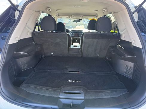 Used 2019 Nissan Rogue S w/ Special Edition Package FWD image 20