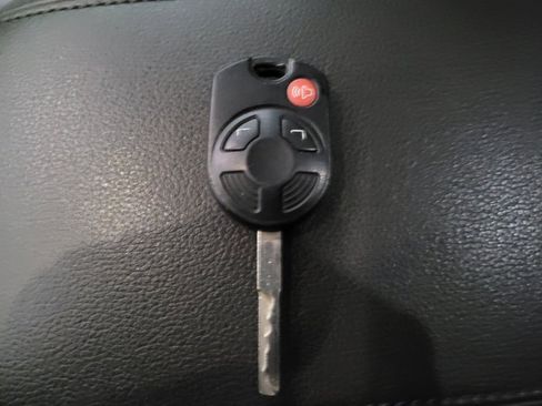 Used 2015 Ford Escape SE image 32