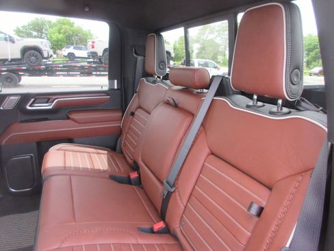 New 2026 GMC Sierra 3500 Denali Ultimate AWD/4WD image 13