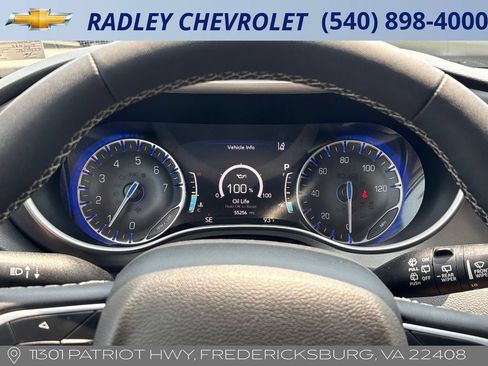 Used 2024 Chrysler Pacifica Touring-L FWD image 7